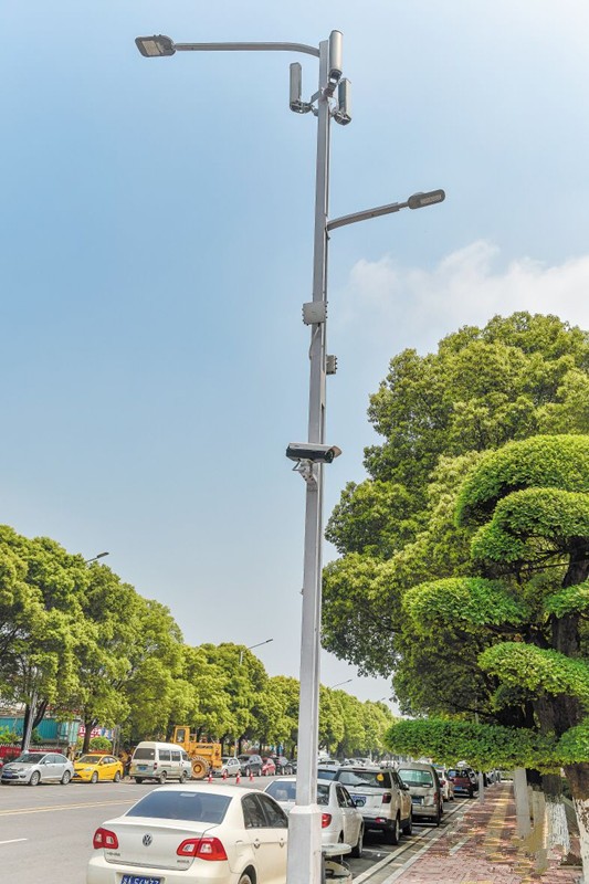 湖(hu)南首(shou)條“智慧(hui)炤(zhao)明(ming)路”亮(liang)相(xiang)長沙隆平(ping)高(gao)科(ke)技(ji)園(yuan)