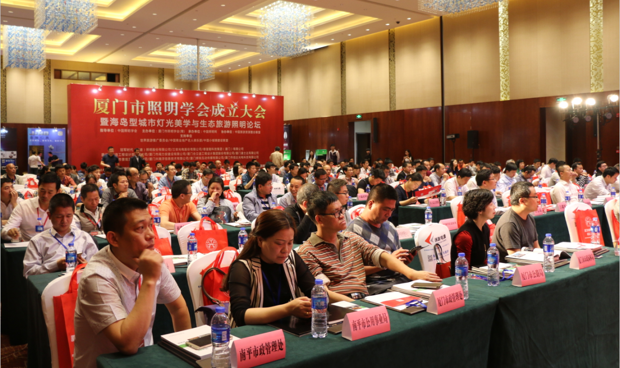 賞海(hai)島之(zhi)美(mei) 品(pin)燈(deng)光之魂